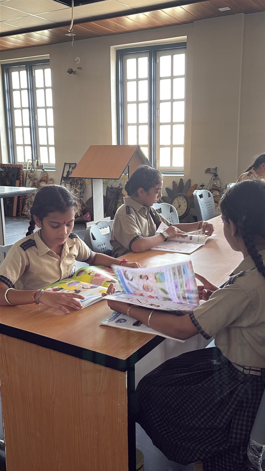 School Library - Photo 4